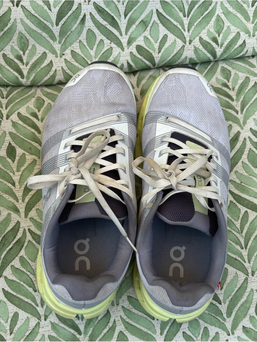 On Running CloudGo Sneakers - Size 8 Wide - Picture 5 of 9